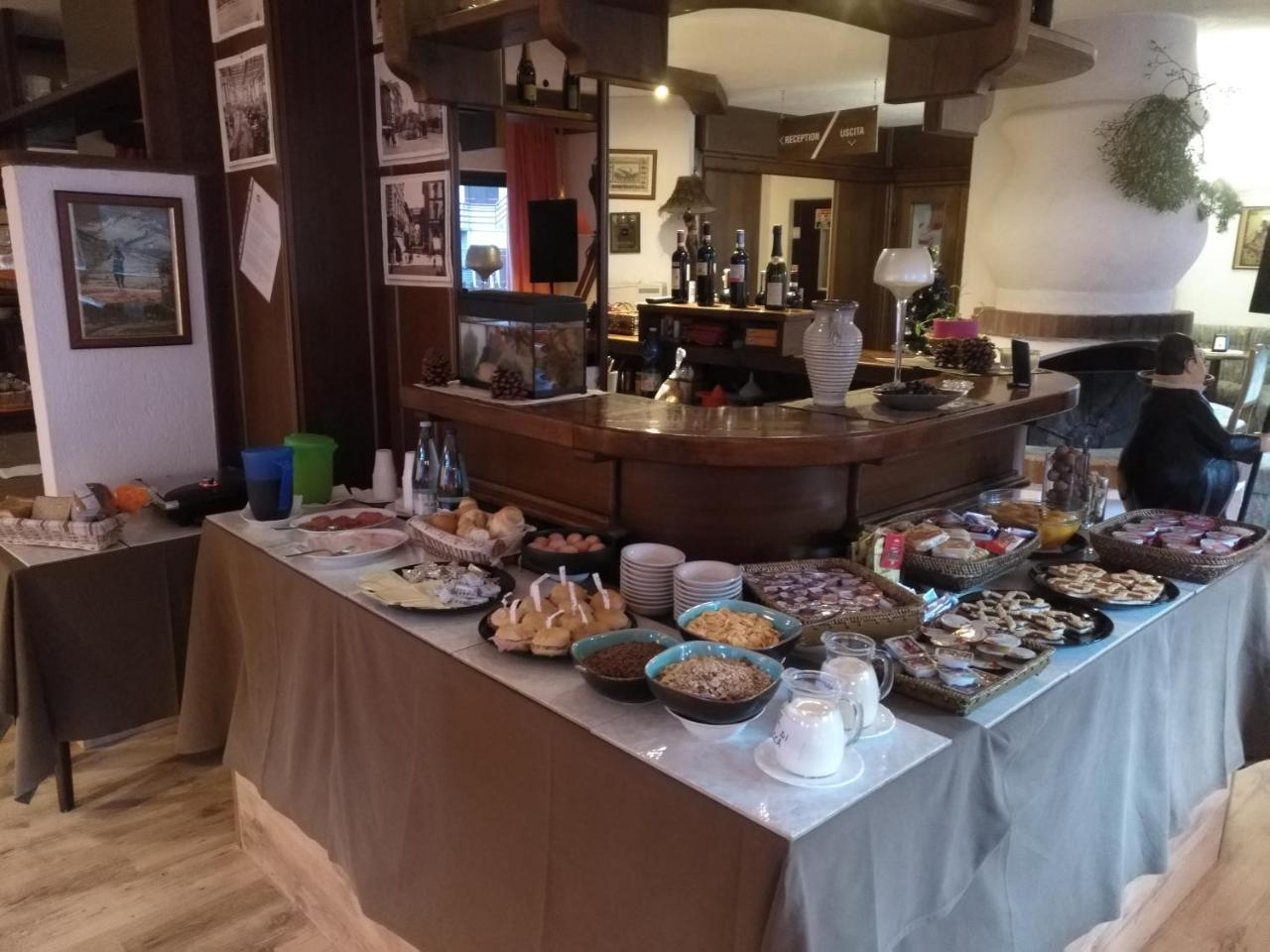 Hotel I Larici バルドネッキア エクステリア 写真
